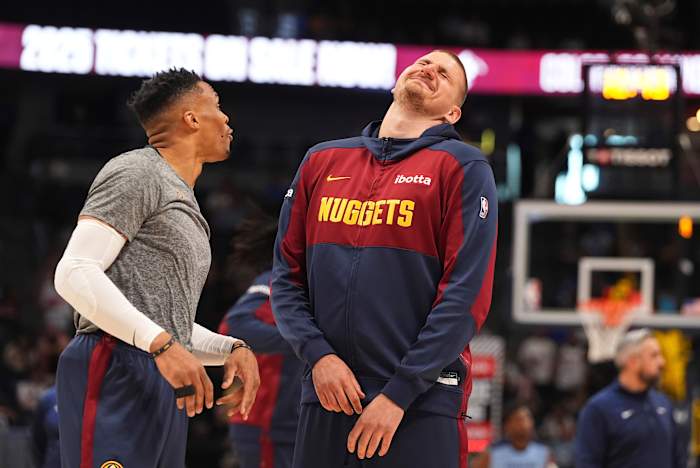 Jokic wikkelt het drievoudige-dubbele gemiddelde voor seizoen, 3e NBA-speler om die prestatie te bereiken