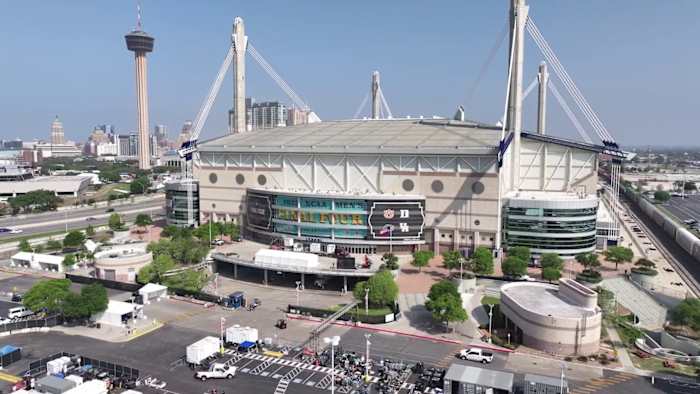 Koude hotdogs, Pizza: Hoe scoort de Alamodome -score op inspecties voor gezondheidscodes?