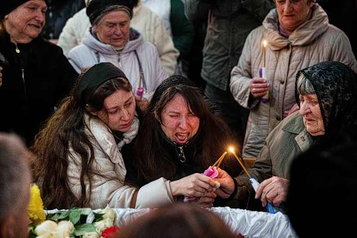 'Little Suns in the Classroom': Oekraïense stad treurt kinderen gedood door Russische raket