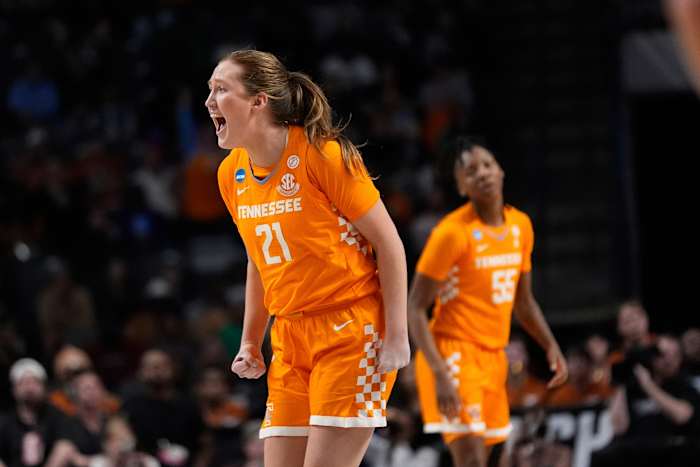 Madison Booker en top-geplaatste Texas Outlast SEC rivaal Tennessee 67-59 om Elite Eight te bereiken