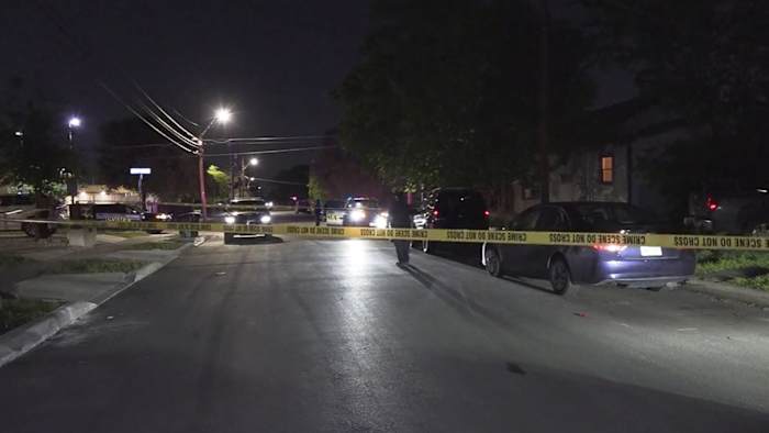 Man gearresteerd, beschuldigd van het neersteken van 2 familieleden op East Side Party, zegt SAPD