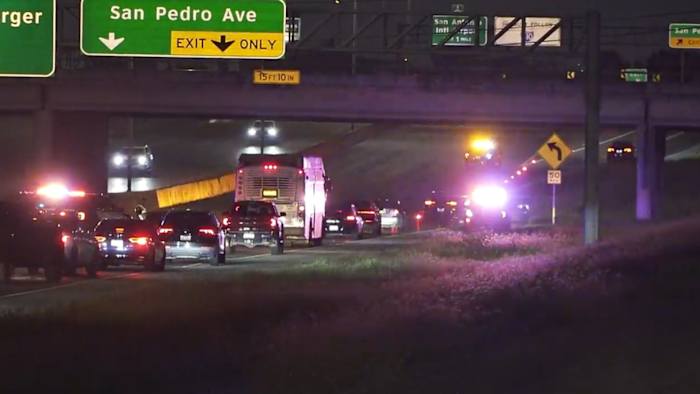 Man in het ziekenhuis opgenomen in kritieke toestand na sportfietscrash op US Highway 281 oprit, zegt SAPD