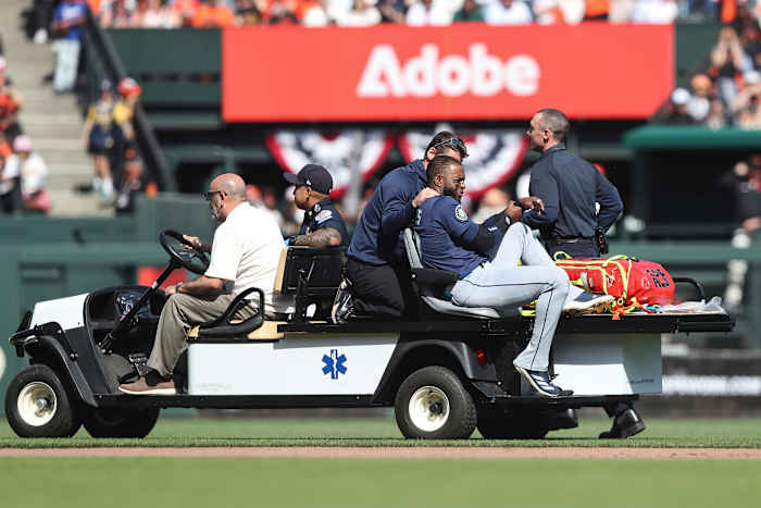 Mariners 'Robles liep van het veld met schouderblessure na het maken van oogverblindende vangst tegen reuzen