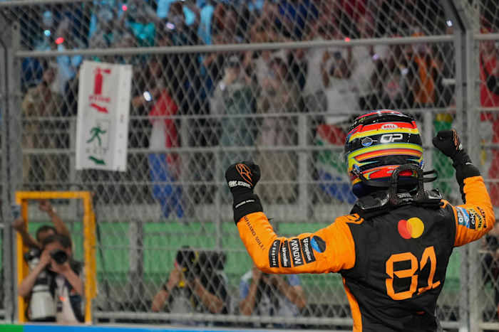 McLaren -coureur Oscar Piastri wint de Saoedi -Arabische Grand Prix van F1 om de algehele voorsprong te nemen