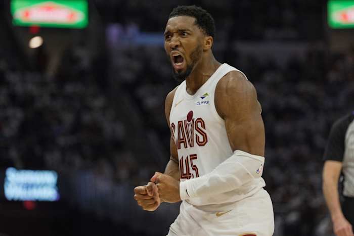 Mitchell, Jerome Help Cavaliers Rout Heat 121-100 in Game 1 van 1e-ronde serie