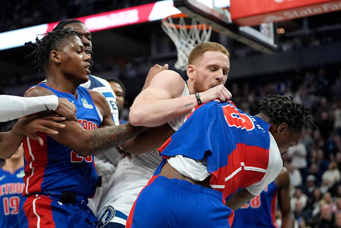 NBA schudt 5 spelers op voor hun rol in Pistons-Timberwolves ruzie die in stands is gemorst