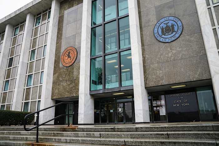 Na tientallen jaren klachten over seksueel misbruik, krijgt een NY -kinderarts de opdracht om $ 1,6 miljard te betalen aan meer dan 100 vrouwen