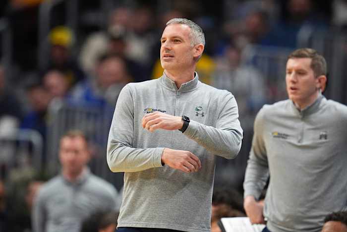 New Mexico tikt UC San Diego's Eric Olen om Richard Pitino te vervangen