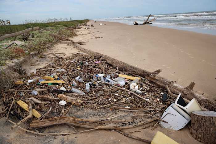 Nieuwe staatsafvalcampagne zoekt vrijwilligers voor het reinigen van stroomgebied