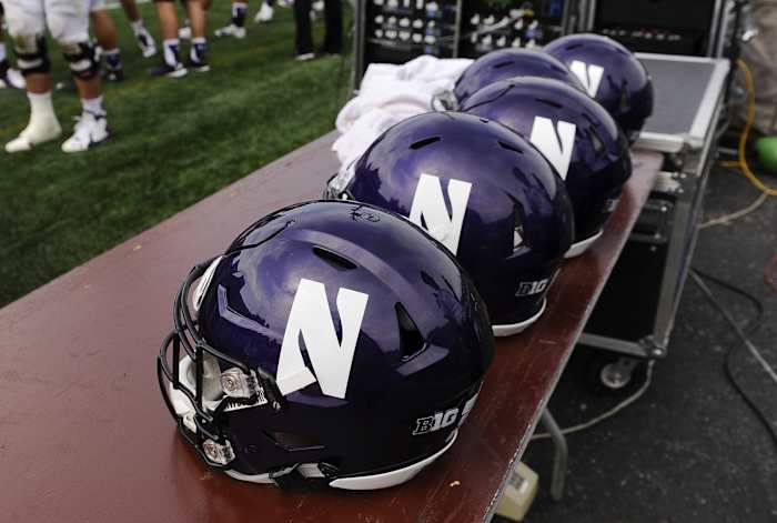 Overeenkomst in werken om noordwestelijke procedures aan te nemen die hebben geleid tot het vuur van de voetbalcoach