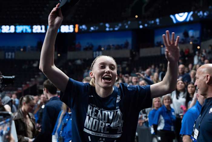 Paige Bueckers draagt ​​UConn om 24e damesfinale vier op te nemen met 78-64 overwinning op USC