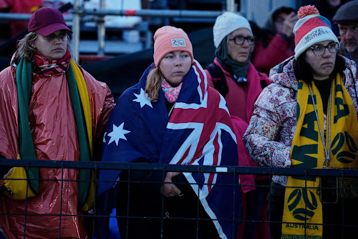 Prinses Anne sluit zich aan bij plechtige ceremonie in Turkije die 110 -jarig jubileum van de Tweede Wereldoorlog markeert