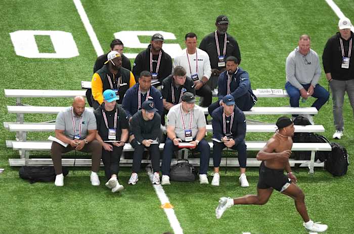 Pro Scouts maken aanpassingen terwijl ze door de zich ontwikkelende universiteitsvoetbalwereld navigeren voor NFL Draft