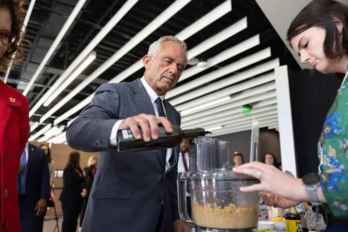 RFK Jr. zegt dat hij van plan is CDC te vertellen om te stoppen met het aanbevelen van fluoride in drinkwater