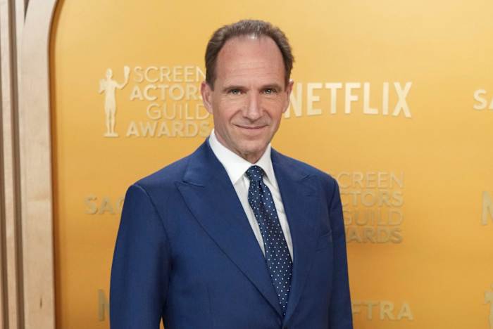 Ralph Fiennes zal zijn opera -regissedebuut maken