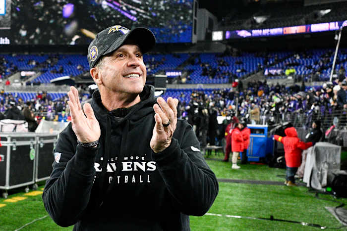 Ravens verlengt coach John Harbaugh met 3 jaar en neemt hem door het seizoen 2028 mee