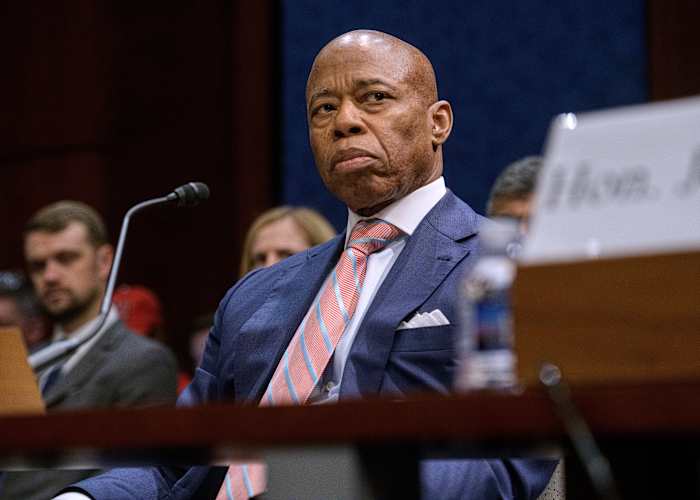 Rechter verwerpt corruptiezaak tegen burgemeester Eric Adams uit New York City