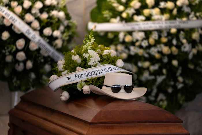 Rouwenden brengen hulde aan merengue icon rubby pérez, die stierf in de instorting van de Dominicaanse dak