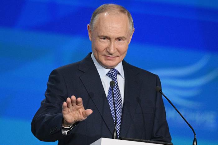 Russische aanvallen tijdens Pasen -staakt -het -vuren verklaard door Poetin gedood 3 in de regio Kherson in Oekraïne