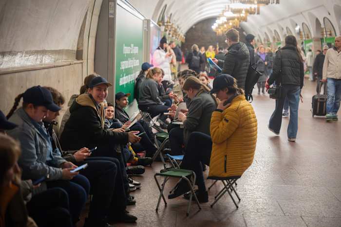 Russische stakingen op Oekraïne's Kherson Kill 1 persoon en wond 9