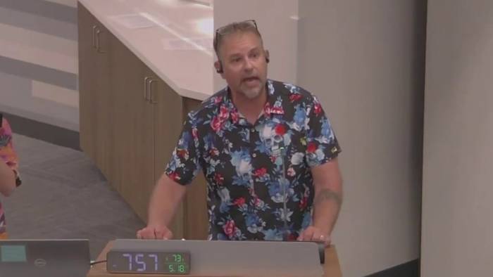 Scucisd beëindigt het contract van de leraar 2 jaar nadat de student hem verwondde