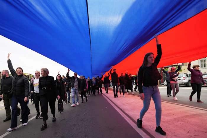 Servische kapitaalbeugels voor een megapro-president rally als spanningen stijgen in het Balkan-land
