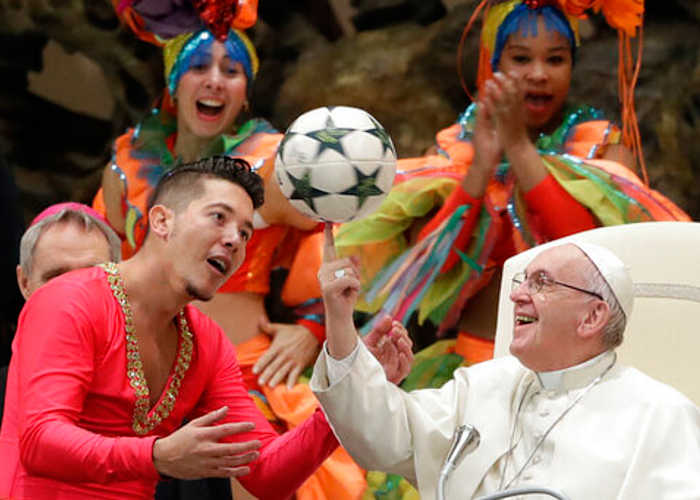 Sport World rouwt voetbalminnende paus Franciscus met games in Italië en Argentinië uitgesteld