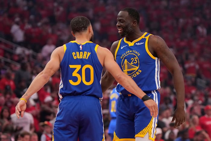 Stephen Curry scoort 31 punten in de 95-85 overwinning van de Warriors op de Rockets 95-85 in Game 1