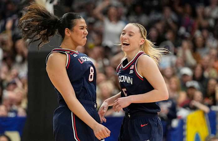 Strong, Fudd Help Uconn UCLA 85-51 uit te blazen in Final Four Aangezien Bueckers 1 overwinning van ongrijpbare titel verplaatst
