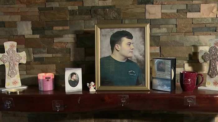 'Sundays Are Tough': ouders van de 20-jarige man schoten, vermoord geloften om te vechten voor gerechtigheid terwijl arrestaties worden gemaakt