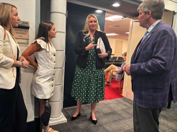 Survivor van de haaienaanval drukt op haar staat voor een waarschuwingssysteem om mensen veilig in het water te houden