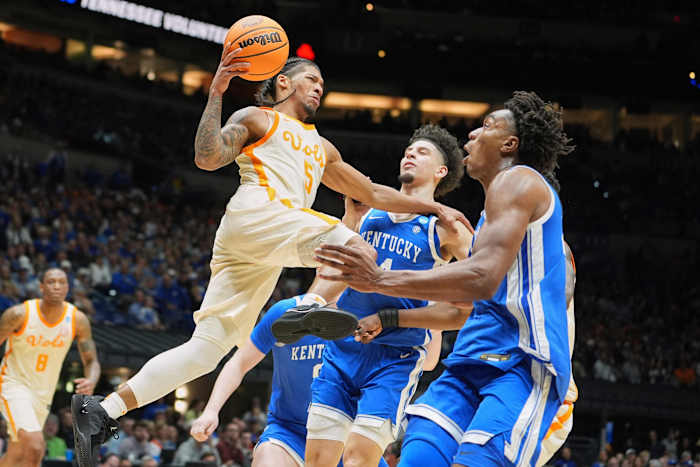 Tennessee gaat terug naar de Elite Eight terwijl de verdediging vastklemt in 78-65 overwinning op Kentucky