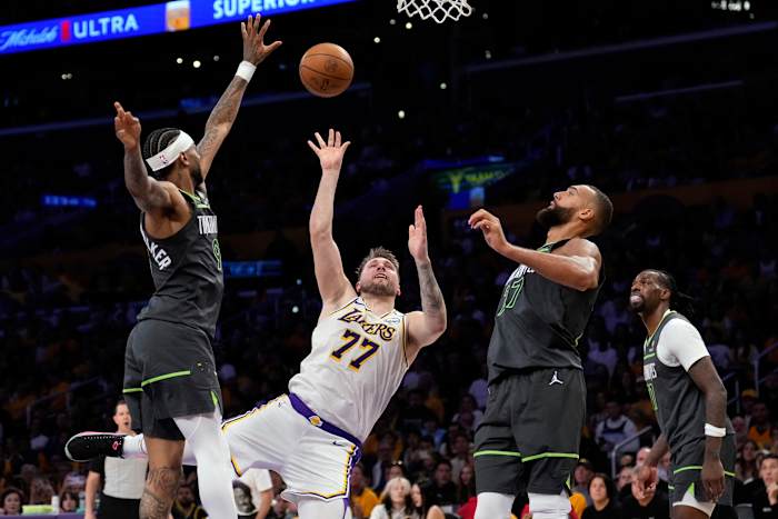 Timberwolves Rout Lakers 117-95 in de eerste ronde seriesopener, overwinnend Luka Doncic's 37 punten