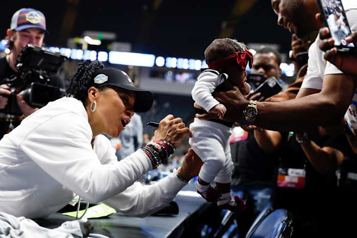 Titelverdediger South Carolina keert terug naar Final Four en verslaat Duke 54-50 in maart Madness