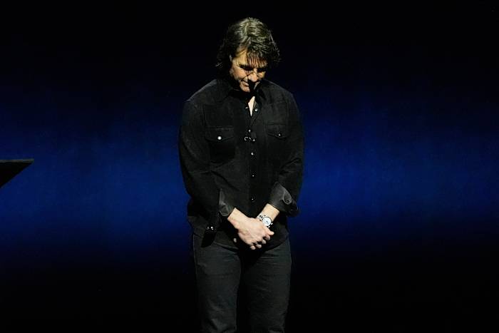 Tom Cruise opent Cinemacon -toespraak met moment van stilte voor Val Kilmer