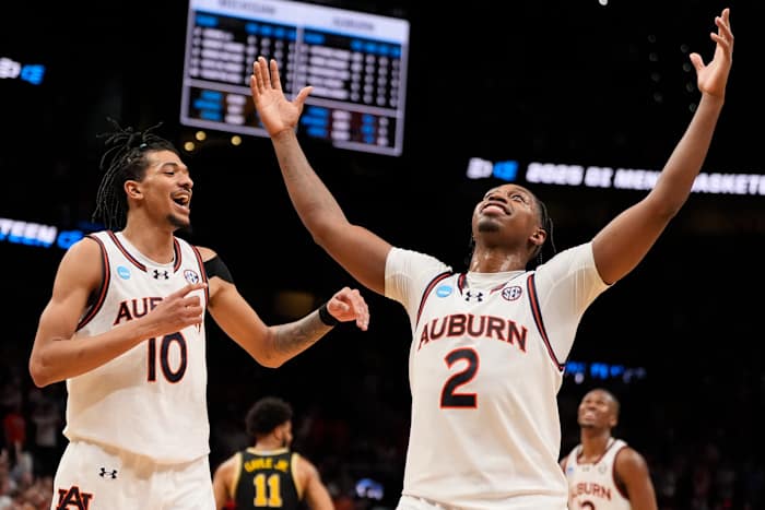 Top geplaatste Auburn-bijeenkomsten in de 2e helft, verslaat Michigan 78-65 in Sweet 16 van maart Madness
