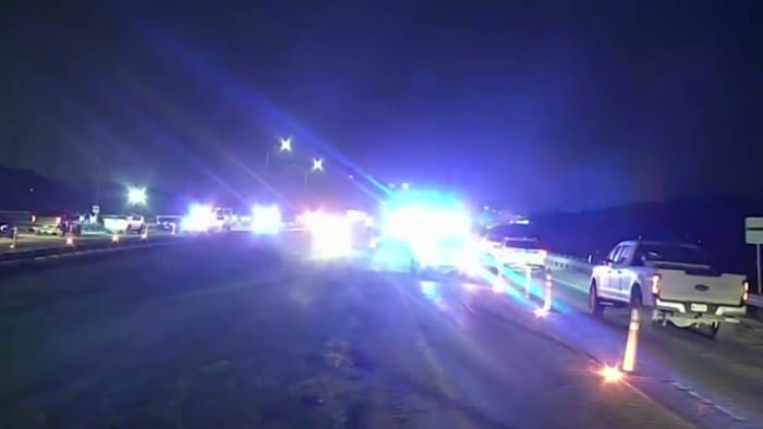 Vrouw in kritieke toestand na te zijn uitgeworpen uit het voertuig tijdens crash op Loop 410, zegt de politie