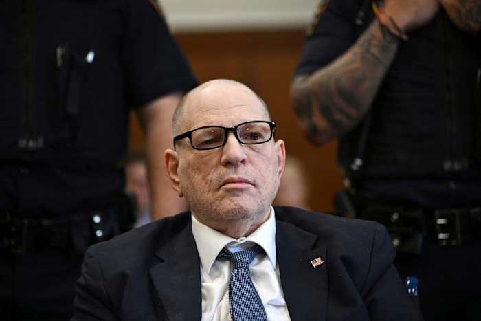 Vrouw kan getuigen dat Weinstein gebruikte geweld om haar te verkrachten ondanks zijn vrijspraak, de regels van de rechter