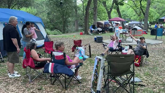 'We zijn samen': Campers van Brackenridge Park bereidden zich voor op Paaszondag, ondanks regenachtige voorspelling