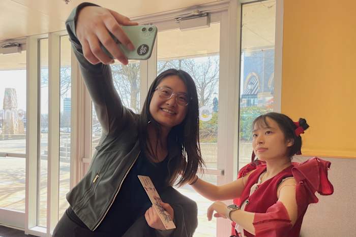 Wonen in het buitenland en hongerig om een ​​Chinese film te zien op de grootste schermen, hebben sommigen actie ondernomen