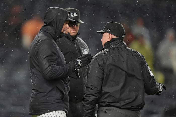 Yankees 'Boone on Rainy Night vs. Giants:' Waarschijnlijk de slechtste omstandigheden die we ooit hebben ervaren '