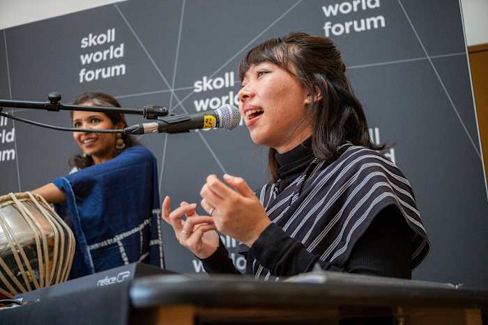 Zanger Rara Sekar haalt inspiratie uit de natuur, moedigt mensen aan om terug te keren naar eenvoudig leven