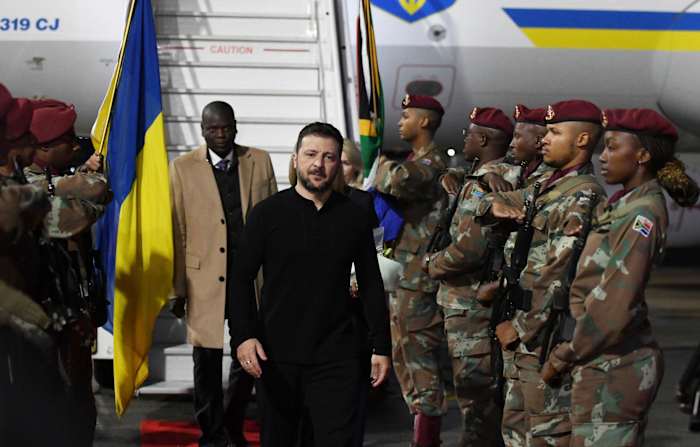 Zelenskyy zegt dat hij een bezoek aan Zuid -Afrika verkort na Russische aanvallen op Kyiv