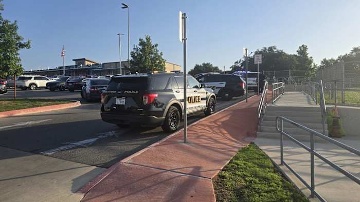 18-jarige sterft door zelfmoord op de campus van de nw-side elementaire school, zegt SAPD