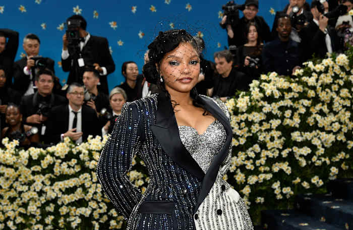 Acteur Halle Bailey krijgt beperkend bevel tegen rapper DDG die geweld beweert, angst voor hun baby