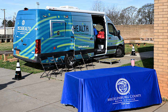 Afscheidingen van het rapport van AP over hoe federale bezuinigingen op de volksgezondheid van invloed zijn op gemeenschappen in de VS.