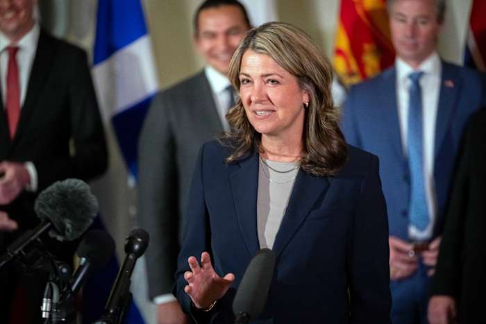 Alberta's premier stelt een referendum voor over scheiding van Canada