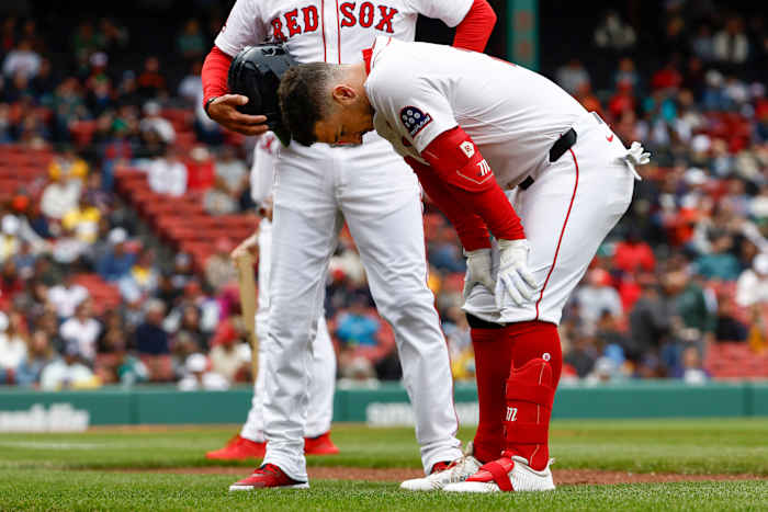 Alex Bregman is uit met een belangrijke quad -stam als Red Sox Call Up Top Prospect Mayer