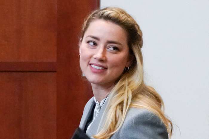 Amber Heard onthult namen van tweelingbaby's in Mother's Day Post