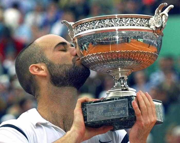 Andre Agassi wint zijn professionele pickleball -debuut met partner Anna Leigh Waters